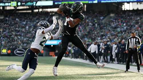 Jets' Rodgers and Adams connect for TD, followed by another quick TD by rookie Isaiah Davis